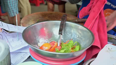 Preparar-Ensalada-De-Verduras-De-Tomates