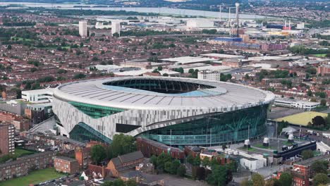 Hermoso-Estadio-De-Fútbol-De-La-Primera-División-Del-Tottenham-Hotspur,-Aéreo