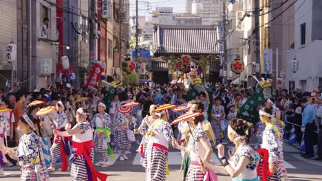 Danza-Del-Festival-Tenjin-En-El-Santuario-Tenmangu-De-Osaka