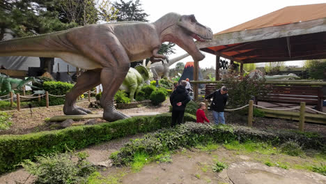 Family-enjoying-a-day-out-visiting-a-Dinosaur-theme-park-in-Lincolnshire-England