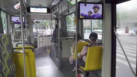 Dentro-De-Un-Autobús-Publix-En-Shanghai,-China