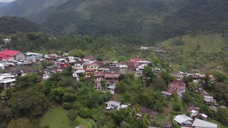 Quaint-village,-San-Agustin-Lanquin-in-mountains-of-Guatemala,-aerial