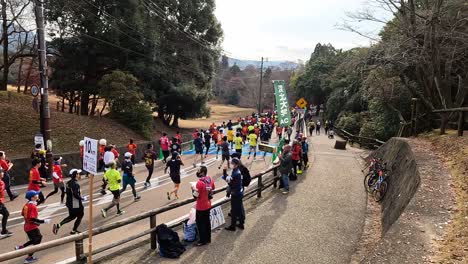 Nara-Marathon-Im-Tempelbezirk,-Dezember-2022