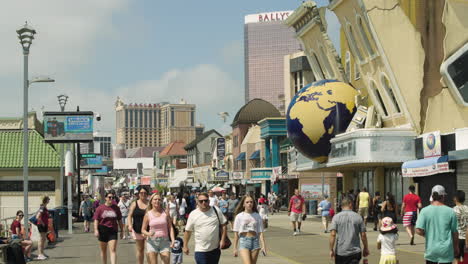 Atlantic-City,-Paseo-Marítimo-De-Nueva-Jersey-En-Un-Día-Soleado-De-Verano