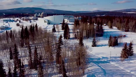 4K-Drohnenvideo-Der-University-Of-Alaska-Fairbanks-An-Einem-Verschneiten-Wintertag