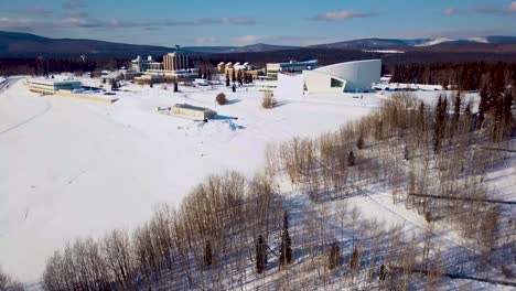 4K-Drohnenvideo-Der-University-Of-Alaska-Fairbanks-An-Einem-Verschneiten-Wintertag