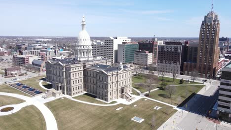 Michigan-State-Capital-and-downtown-of-Lansing-in-Michigan,-USA,-aerial-view