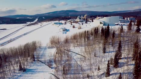 4K-Drohnenvideo-Der-University-Of-Alaska-Fairbanks-An-Einem-Verschneiten-Wintertag