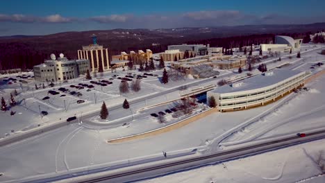 4K-Drohnenvideo-Der-University-Of-Alaska-Fairbanks-An-Einem-Verschneiten-Wintertag