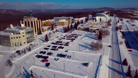 Vídeo-De-Drones-De-4k-De-La-Universidad-De-Alaska-Fairbanks-En-Un-Día-Nevado-De-Invierno