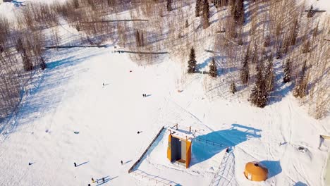 Vídeo-De-Drones-De-4k-De-La-Universidad-De-Alaska-Fairbanks-En-Un-Día-Nevado-De-Invierno