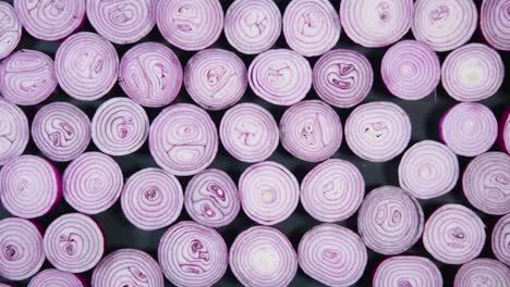 Cut-red-onion-in-light-flashes