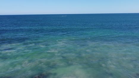 Ruhiges-Blaues-Wasser-Des-Indischen-Ozeans-Vor-Der-Küste-Australiens,-Luftaufnahme