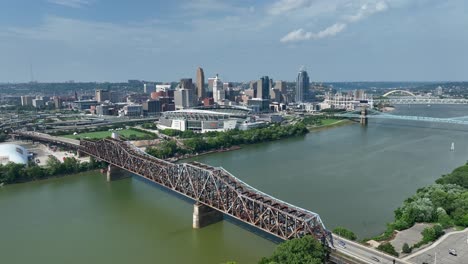 Aerial-shot-of-Cincinnati,-Ohio-waterfront