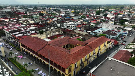 Aerial-view-approaching-a-house-interior-courtyard,-in-Cordoba,-Veracruz,-Mexico