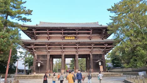 Nara-blue-sky-Todai-ji-Nandaimon