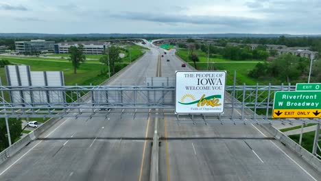 Welcome-to-Iowa-sign