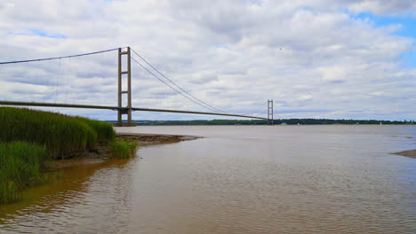 Aerial-perspective:-Humber-Bridge,-river,-traffic,-Lincolnshire-to-Humberside