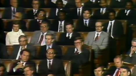 Congreso-Y-Senadores-De-Principios-De-La-Década-De-1980-Sentados-Juntos.