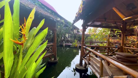 Bambushütte-Am-Teich