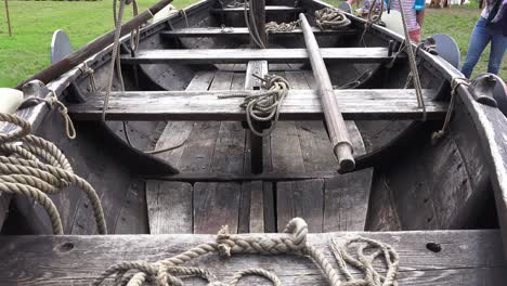 Wikinger-Reenactment-Interieur-Eines-Wikinger-Langboots-In-Waterford,-Irland