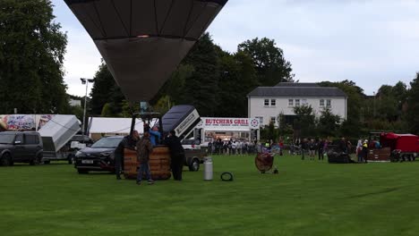 Zeitlupenaufnahme-Eines-Heißluftballonpiloten,-Der-Seine-Brenner-Beim-Strathaven-Balloon-Festival-Benutzt