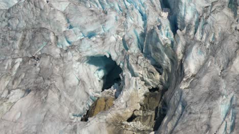 Glaciar-Matier-Escarpado-Durante-El-Verano-En-El-Parque-Provincial-De-Los-Lagos-Joffre,-Pemberton,-Canadá