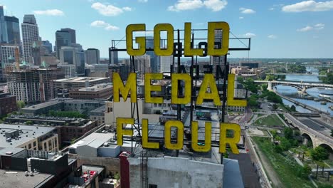 Gold-Medal-Flour-sign-in-downtown-Minneapolis,-Minnesota