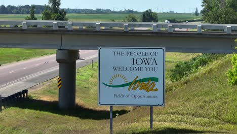 Die-Menschen-In-Iowa-Heißen-Sie-Willkommen