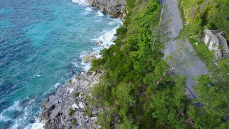Orilla-De-Agua-Azul-En-Bermudas-En-Un-Día-Soleado
