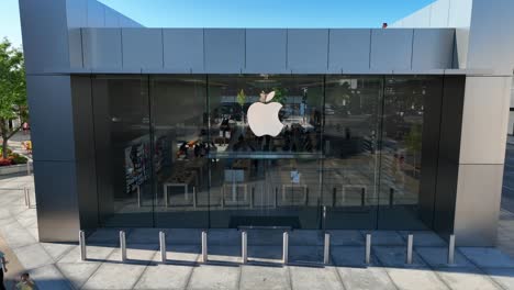 Exterior-De-La-Tienda-De-Manzanas