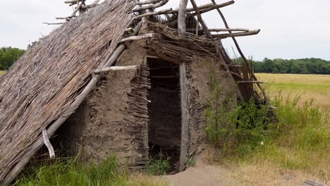 Hut-with-wood,-clay-and-straw,-ancient-archaeological-site