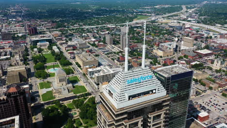 Aerial-view-in-front-of-the-Salesforce-tower,-sunny-day-in-Indianapolis,-USA