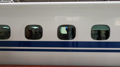 Tren-Bala-Shinkansen-Famoso-Tren-Rápido-Japonés,-Jr-Oeste-De-Japón