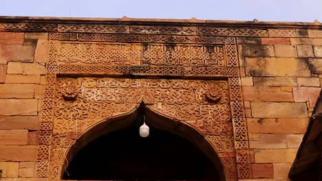 Antigua-Gran-Mezquita-Llamada-Adhai-Din-Ka-Jhonpra-Arquitectura-Vintage-En-El-Día-El-Video-Se-Tomó-En-Adhai-Din-Ka-Jhonpra-En-Ajmer-Rajasthan-India-El-19-De-Agosto-De-2023