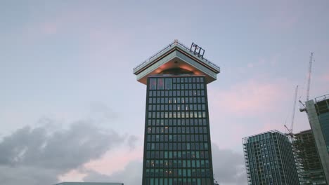 Punto-De-Referencia-De-La-Ciudad-Con-El-Rascacielos-A&#39;dam-Tower-En-El-Centro-Histórico-De-La-Ciudad-De-Amsterdam-En-Holanda