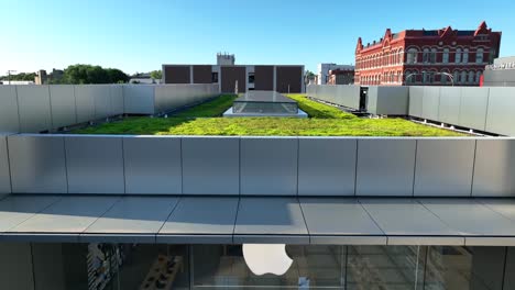 Apple-store-with-green-grass-roof