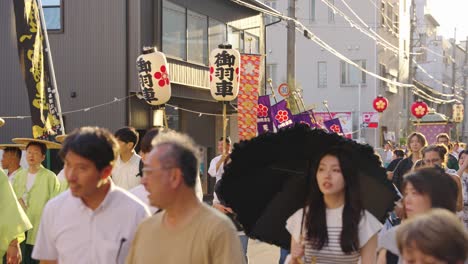Festival-De-Verano-En-Osaka,-Día-Cálido-En-El-Festival-Tenjin
