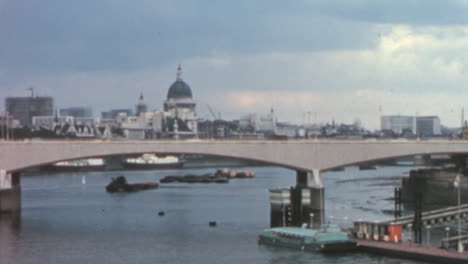 London-cityscape-and-Waterloo-bridge-in-1960s,-handheld-view