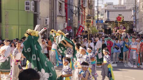 Baile-Del-Festival-Tenjin-En-Verano-Fuera-Del-Santuario-Tenmangu