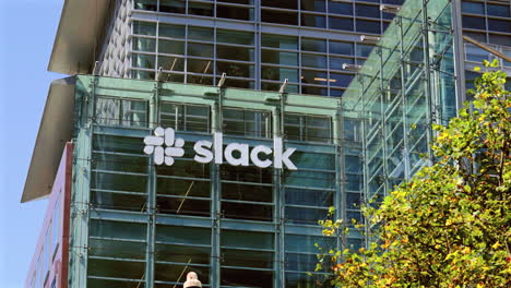 Letrero-Y-Logotipo-De-Slack-En-El-Edificio-De-Su-Sede-De-Oficinas-En-San-Francisco