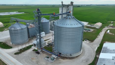 Getreideelevator-Und-Ethanolanlage-Im-Mittleren-Westen-Der-USA