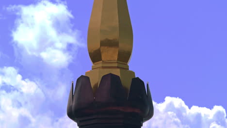 Parte-Superior-De-La-Pagoda-Naphamethanidon-Chedi-Con-Tapa-Dorada,-Tailandia