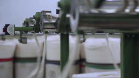 Producción-Textil,-Operación-De-Máquinas-De-Hilado-De-Producción-Automatizadas