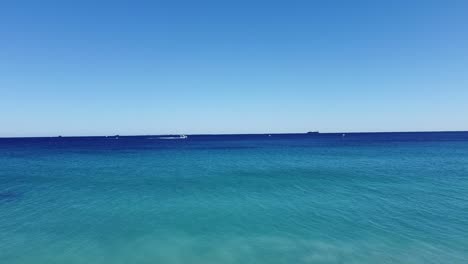 Das-Wunderschöne-Blaue-Indische-Meer-Am-Port-Beach,-Fremantle,-Westaustralien