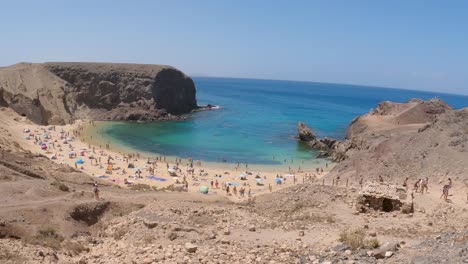 Playa-Papagayo-En-Lanzarote-Islas-Canarias,-Playa-Panorámica-De-Día-Soleado-Exclusiva