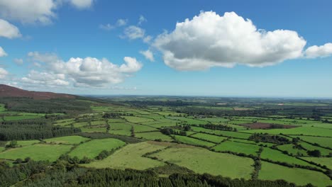 Waterford-Ireland-aerial-establishing-shot-of-the-fertile-farmlands-of-Waterford-in-late-summer