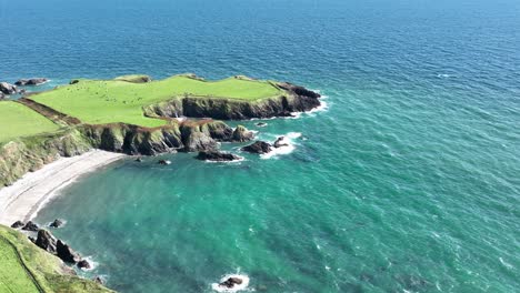 Küste-Irlands-Dunabrattin-Head-Badet-In-Der-Sonne-An-Der-Kupferküste-Waterford