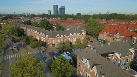 Casas-Escolares-Tradicionales-De-Amsterdam-En-El-Distrito-Cool-Noord-Pt-3-De-3