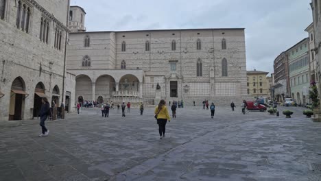 Walking-along-the-main-street-called-Corso-Pietro-Vannucci-towards-the-Piazza-IV-Novembre-in-Perugia,-Province-of-Perugia,-Italy